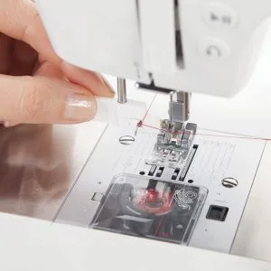 SINGER Featherweight C240 Macchina per cucire - immagine 4