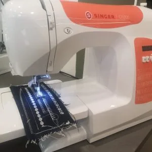 Macchina per cucire elettronica Singer C5205 (Usata, Macchina espositiva) - immagine 2