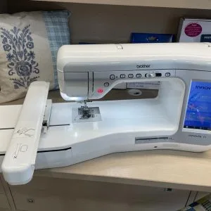 v5 macchina per cucire e ricamare usata