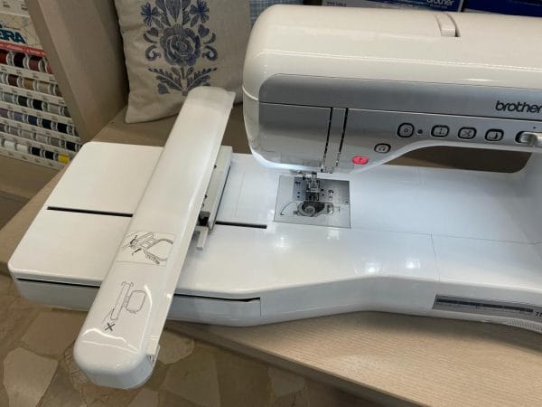 v5 macchina per cucire e ricamare usata