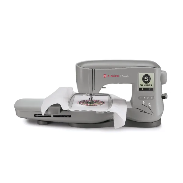 Quantum Stylist EM200 Questa macchina dispone di 200 disegni di ricamo + sei alfabeti, lavora ad una velocità di 700 punti al minuto, ed ha un’ampia area di ricamo e di lavoro. È costruita per gestire qualunque tipo di ricamo - è progettata per alimentare la vostra passione.
